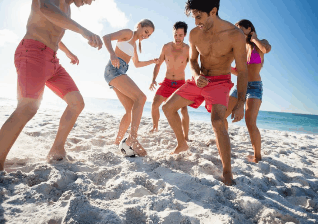 adultes jouant au ballon